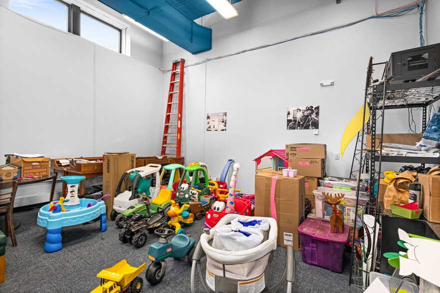 More Photos Of 202 E Superior St, Duluth Office For Sale