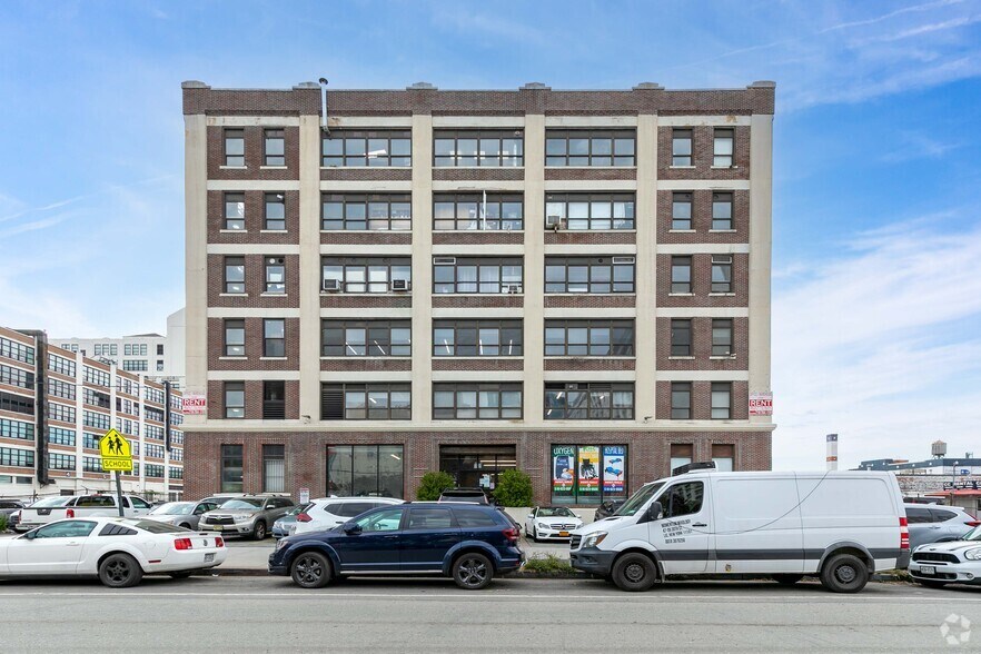 More Photos Of 47-09 30th St, Long Island City Light Manufacturing For Lease