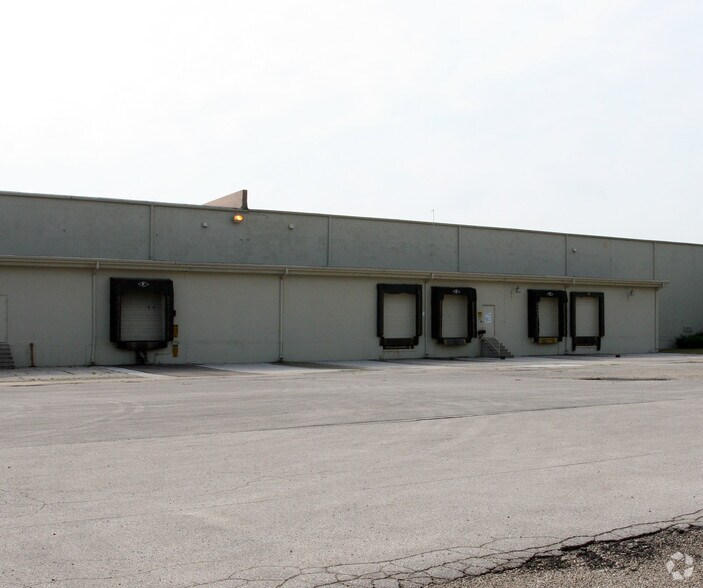 More Photos Of 501-591 J St, Perrysburg Distribution For Lease
