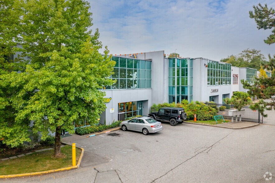 More Photos Of 2323 Boundary Rd, Vancouver Light Distribution For Sale