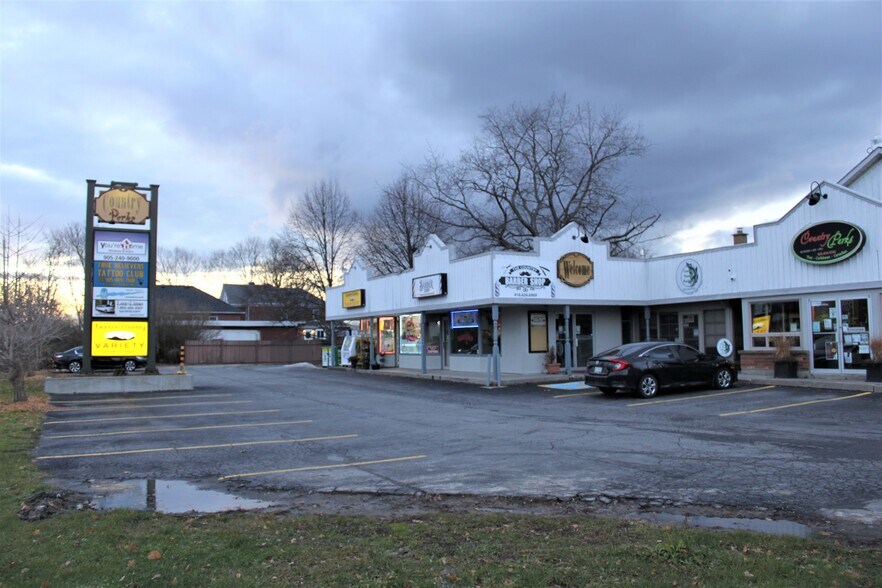 More Photos Of 1648 Taunton, Clarington Restaurant For Lease