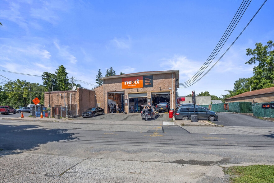 More Photos Of 146 N Main St, Spring Valley Service Station For Sale