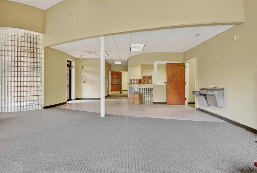 More Photos Of 6852 Belfort Oaks Pl, Jacksonville Medical For Sale