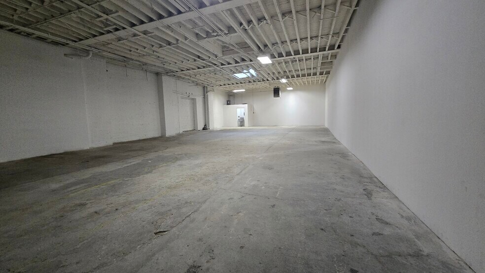 More Photos Of 272-280 Seigel St, Brooklyn General Retail For Lease