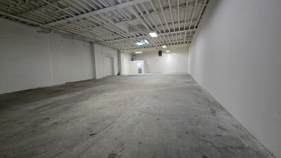 More Photos Of 272-280 Seigel St, Brooklyn Restaurant For Lease