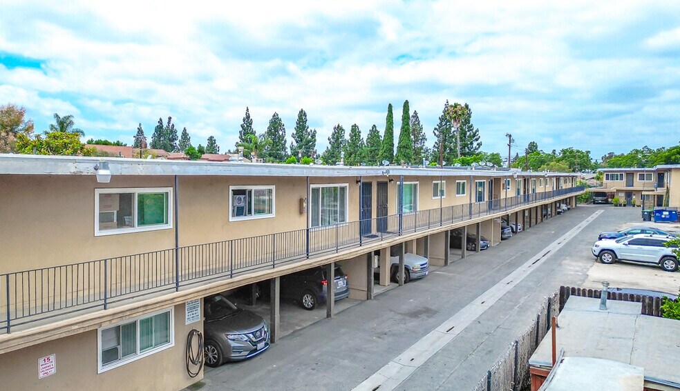 More Photos Of 1003 W Bishop St, Santa Ana Apartments For Sale