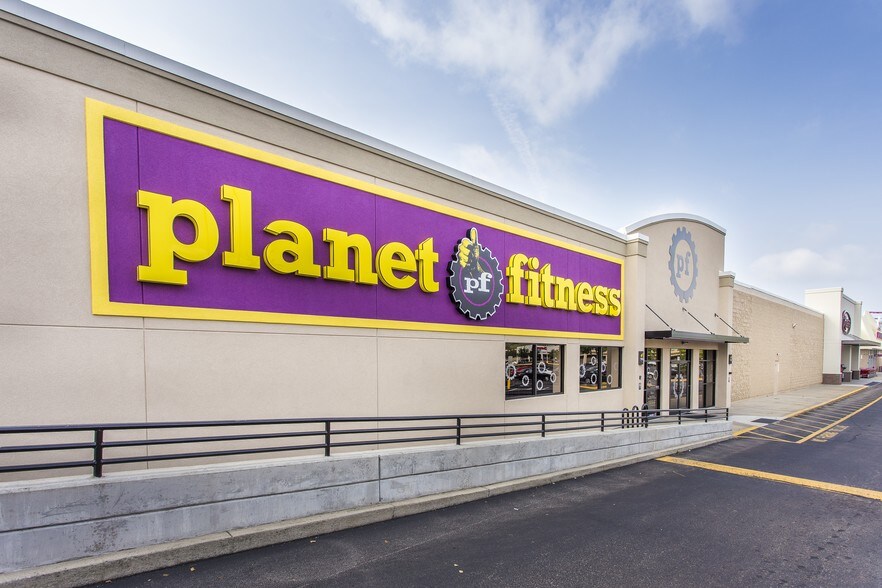 Primary Photo Of 2826-2850 S Main St, High Point Unknown For Lease