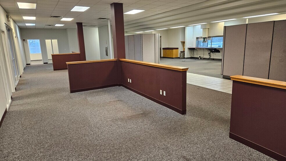 More Photos Of 8727 W Highway 2, Spokane Office For Sale