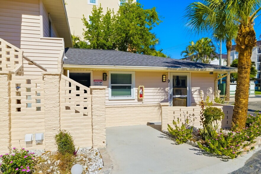 More Photos Of 9022 Midnight Pass Rd, Sarasota Apartments For Sale