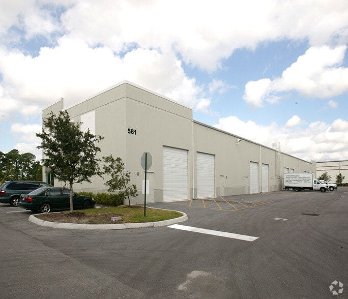 More Photos Of 581 NW Mercantile Pl, Port Saint Lucie Light Distribution For Sale