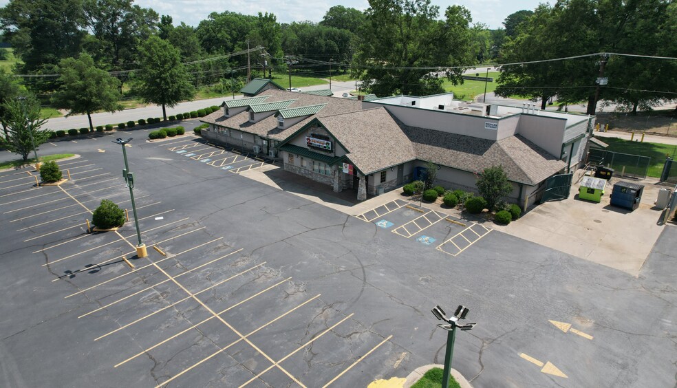 More Photos Of 4000 Vali Ct, North Little Rock Restaurant For Sale