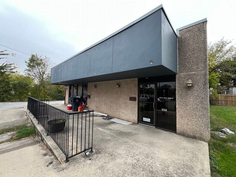 More Photos Of 1701 N Elm St, Denton Office For Sale