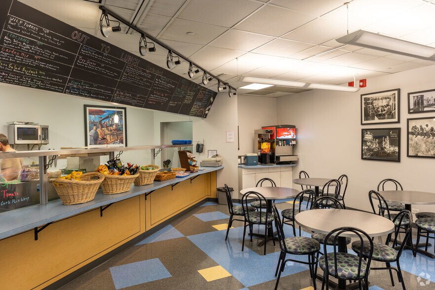 More Photos Of 1751 Lake Cook Rd, Deerfield Office For Lease