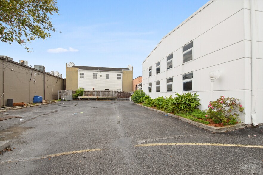 More Photos Of 5038 W Esplanade Ave, Metairie Freestanding For Lease