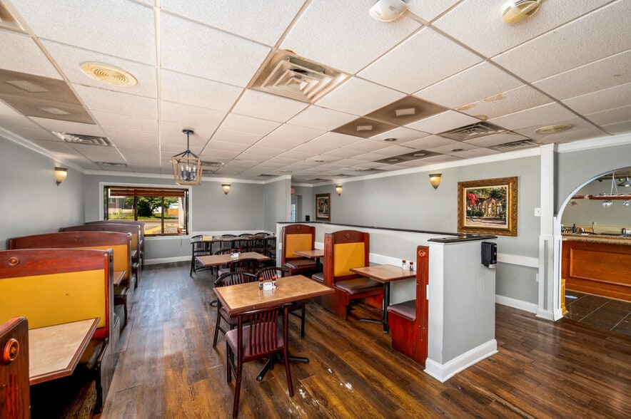 More Photos Of 705 N Hammonds Ferry Rd, Linthicum Heights General Retail For Lease