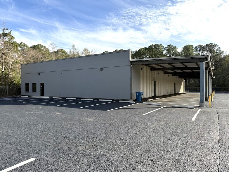 Primary Photo Of 8033 Airway Park Dr, Mobile Light Distribution For Lease