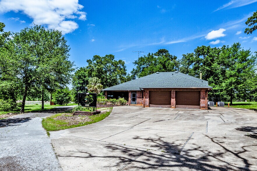 More Photos Of 1726 I-45 North, Huntsville Land For Sale