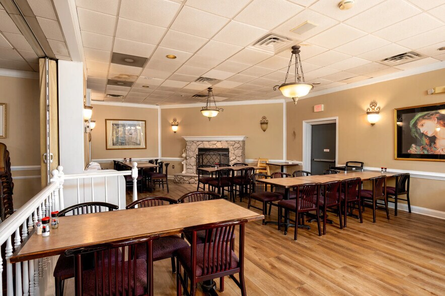 More Photos Of 705 N Hammonds Ferry Rd, Linthicum Heights General Retail For Lease