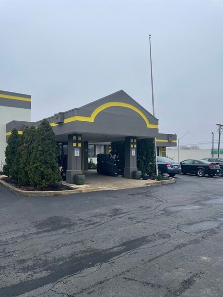Primary Photo Of 3801 E Market St, Logansport Hotel For Sale