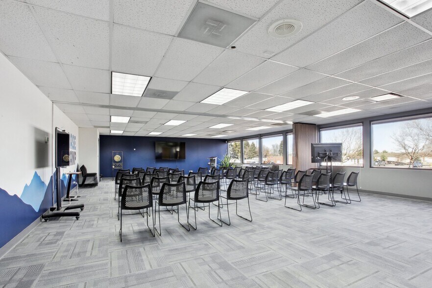 More Photos Of 2015 S Pontiac Wy, Denver Office For Sale