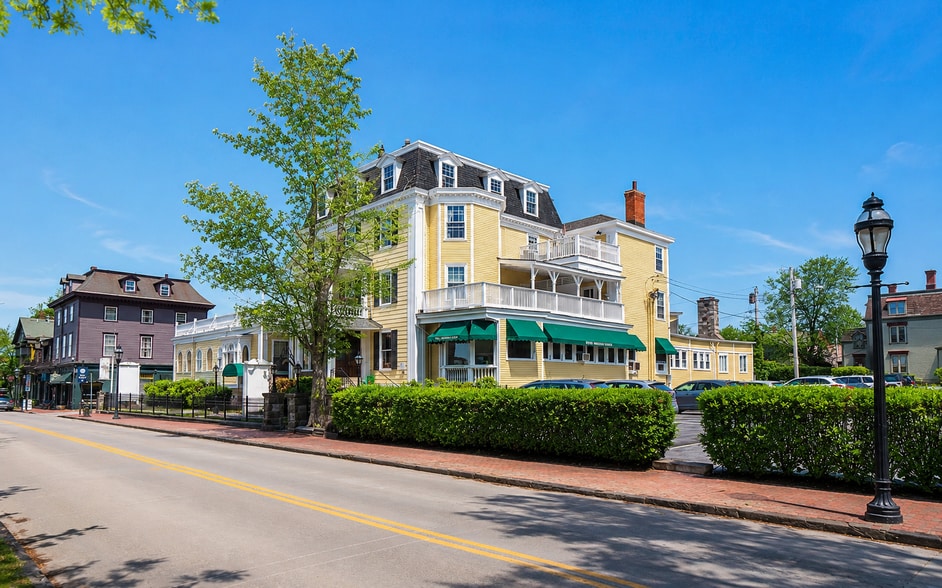 Primary Photo Of 38 Bellevue Ave, Newport Office Residential For Lease