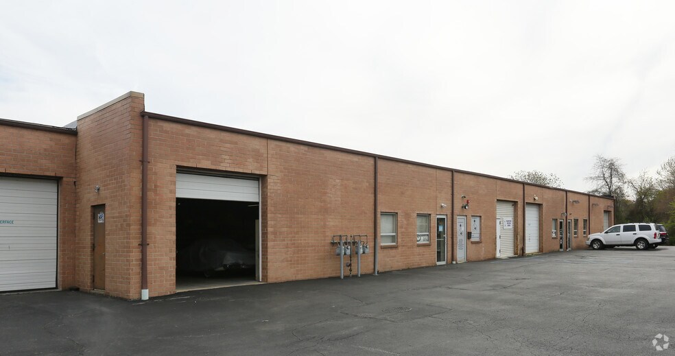 More Photos Of 66 E Jefryn Blvd, Deer Park Manufacturing For Lease