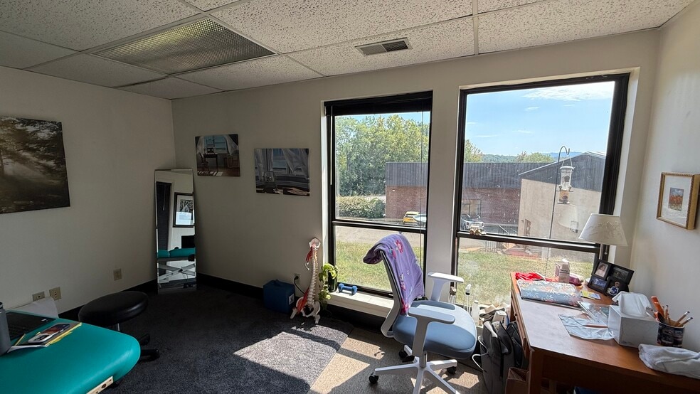 More Photos Of 3042 Berkmar Dr, Charlottesville Office For Lease