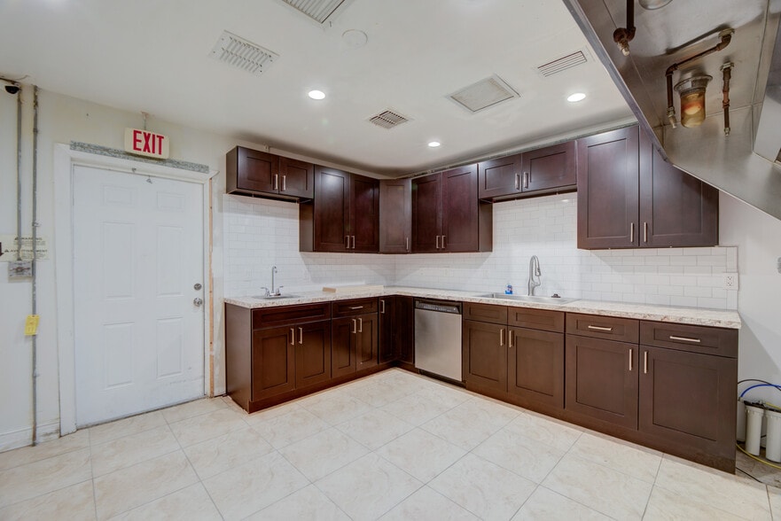 More Photos Of 359 10th St, West Palm Beach Storefront Retail Office For Lease