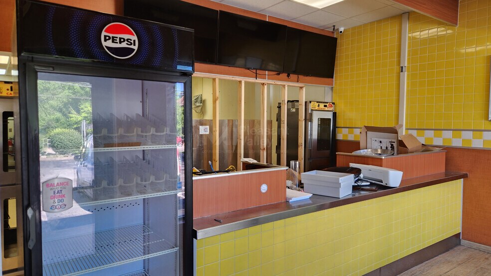 More Photos Of 35 N Cleveland Ave, Mogadore General Retail For Lease