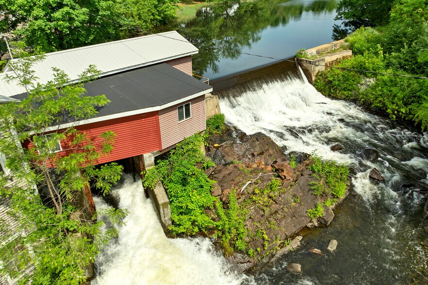 More Photos Of 22 Main St, Ashland Warehouse For Sale