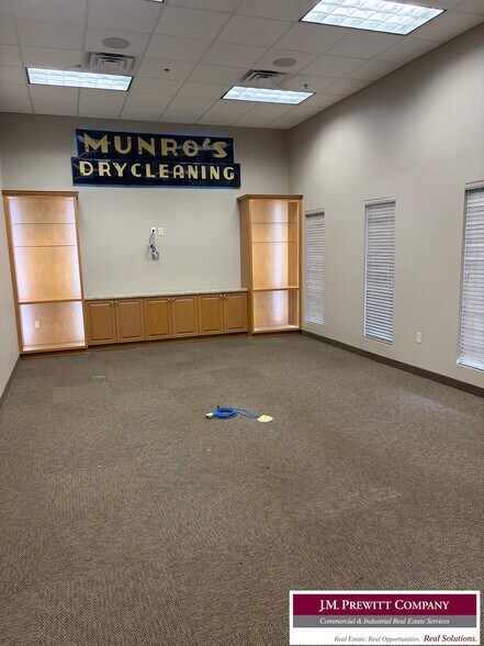 More Photos Of 399 Ml King Jr Pky, Beaumont Service For Lease