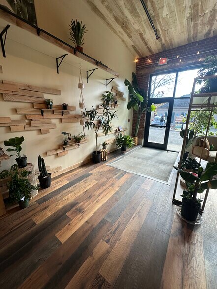 More Photos Of 154 S Main St, Zelienople Freestanding For Lease