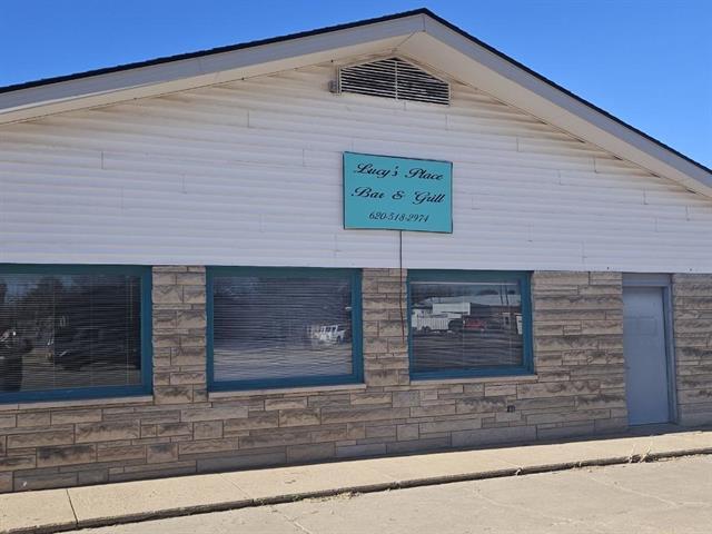 Primary Photo Of 204 S Central Ave, Coldwater Restaurant For Sale