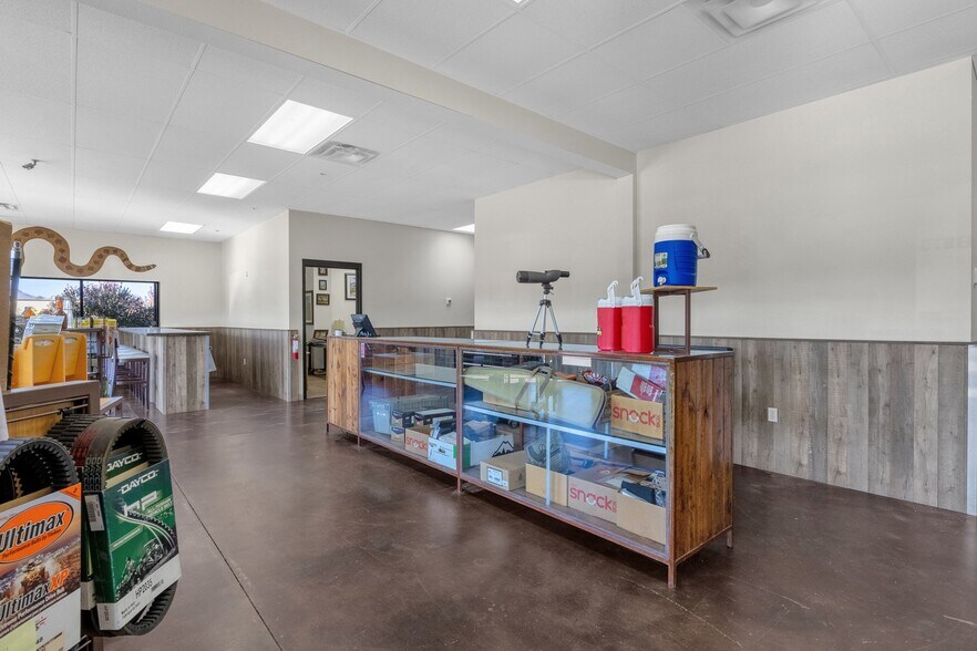 More Photos Of 17212 E Shea Blvd, Fountain Hills Storefront For Sale
