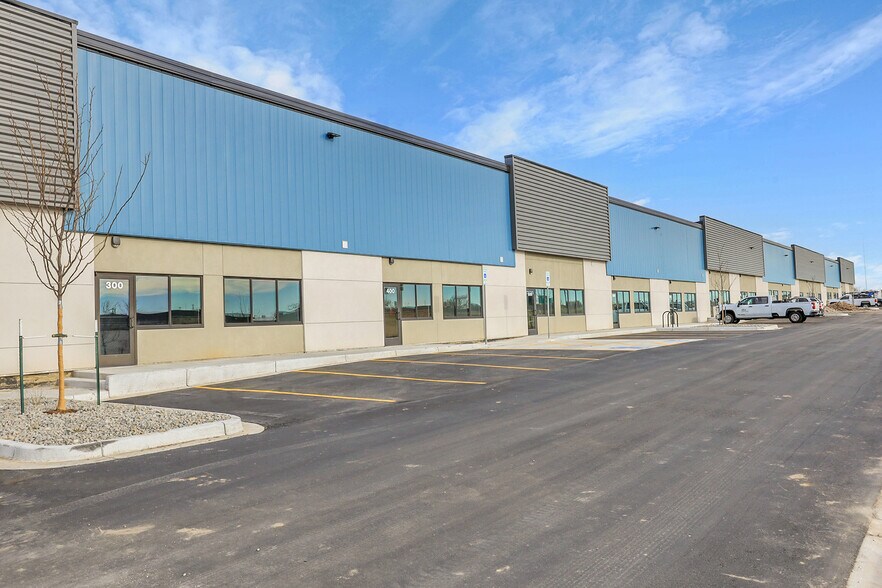 More Photos Of 5200 Oneida St, Commerce City Showroom For Lease