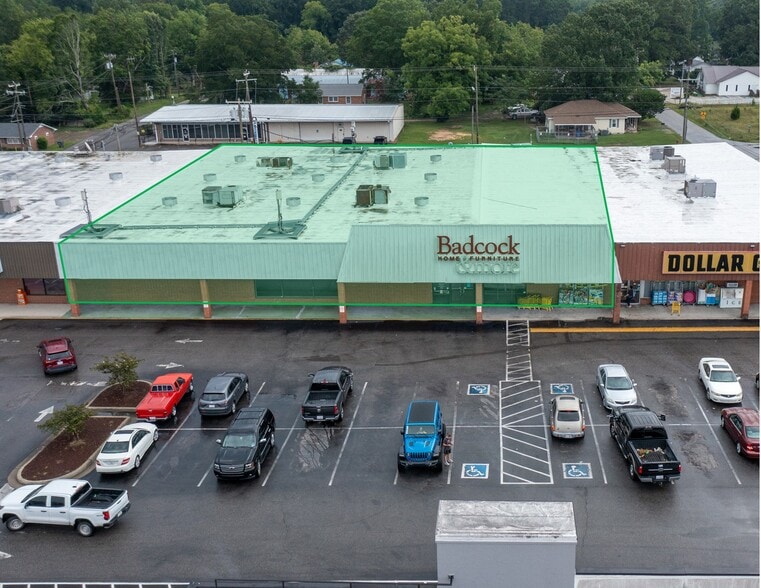 More Photos Of 221 S Poplar St, Elizabethtown General Retail For Lease