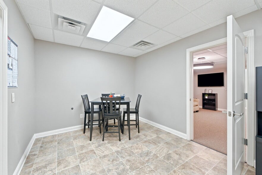 More Photos Of 9109 Stellhorn Crossing Blvd, Fort Wayne Office For Lease