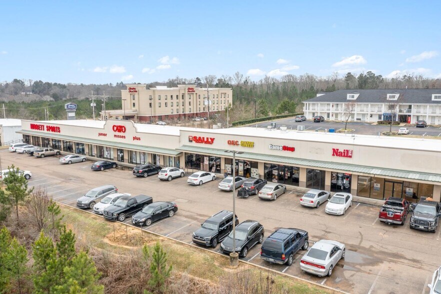 More Photos Of 1550 Jameson Dr, Grenada General Retail For Lease