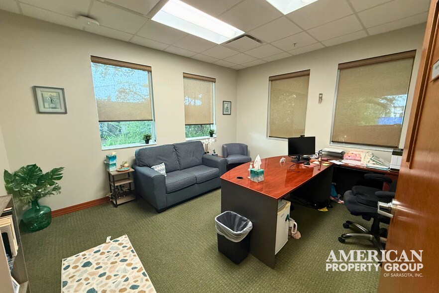 More Photos Of 5715 21st Ave W, Bradenton Medical For Sale