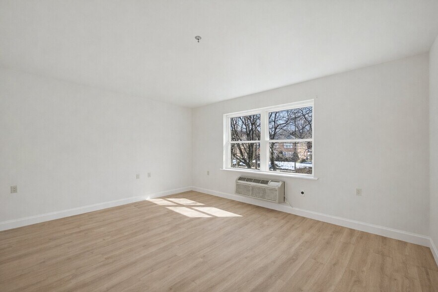 More Photos Of 659 Broad St, Emmaus Apartments For Sale