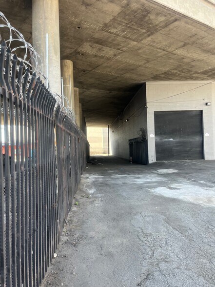 More Photos Of 1412 S Alameda St, Los Angeles Warehouse For Lease