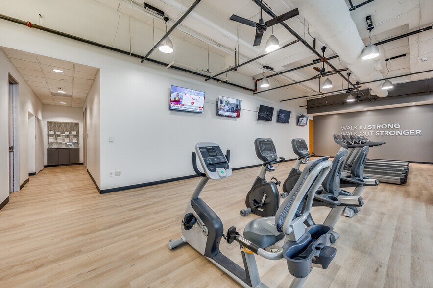 More Photos Of 750 W John Carpenter Fwy, Irving Office For Lease