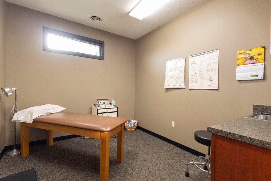 More Photos Of 2100 Silva Ln, Moberly Office For Sale