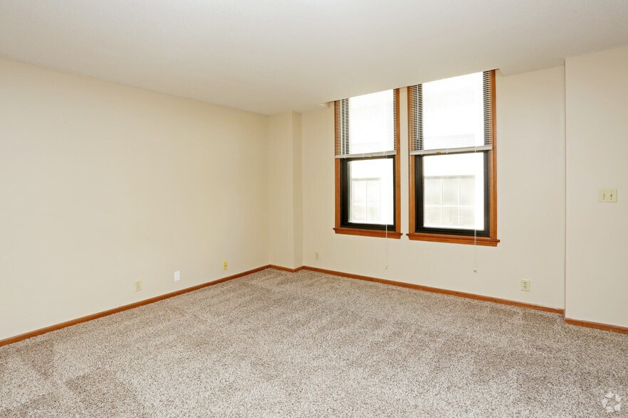 More Photos Of 1913 Farnam St, Omaha Apartments For Lease