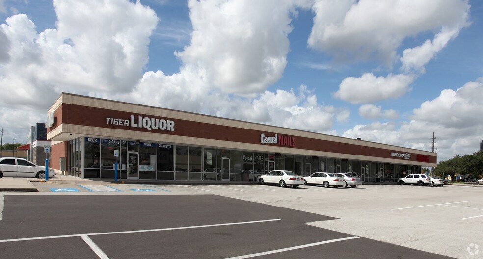 More Photos Of 302-380 FM 1960 W, Houston Unknown For Lease