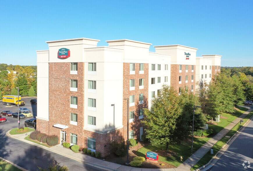 Primary Photo Of 139 Gateway Blvd, Mooresville Hotel For Sale