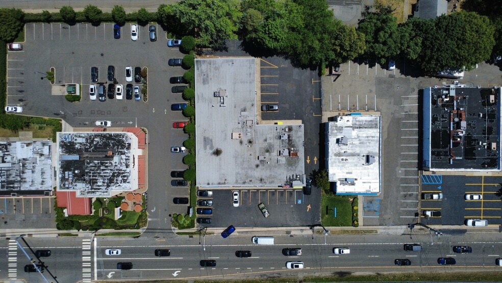 More Photos Of 516 Walt Whitman Rd, Melville Storefront For Sale