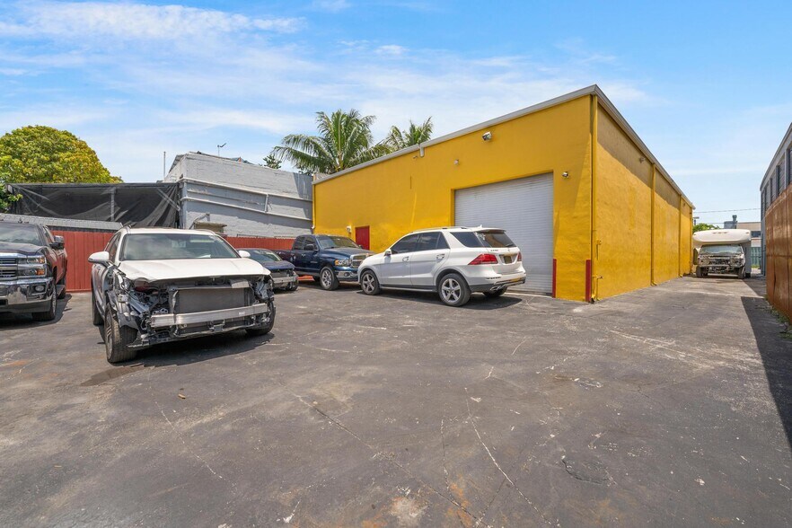 More Photos Of 2726 NW 35th St, Miami Industrial For Sale