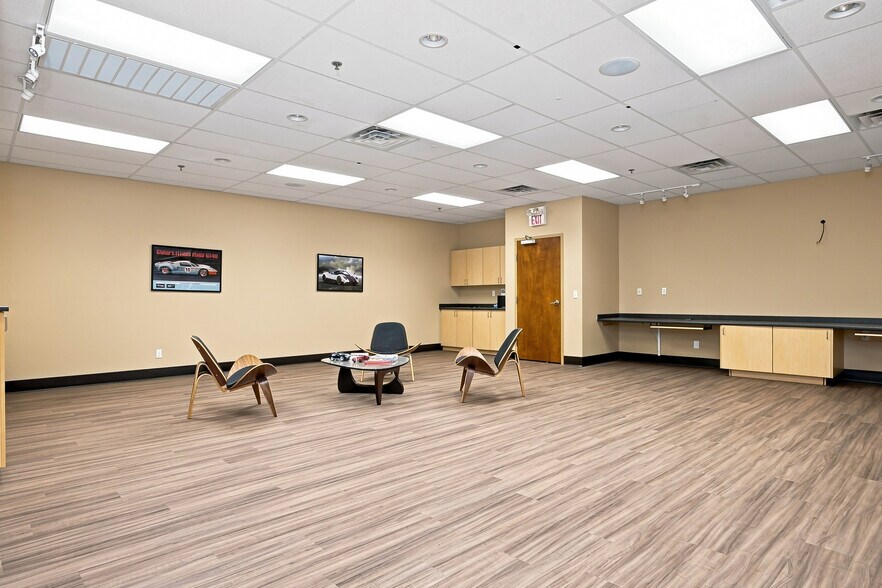 More Photos Of 2701 Crimson Canyon Dr, Las Vegas Light Manufacturing For Sale