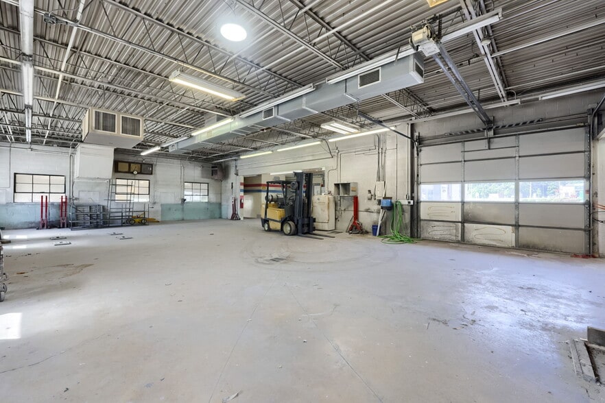 More Photos Of 1475 Carlisle Rd, York General Retail For Sale